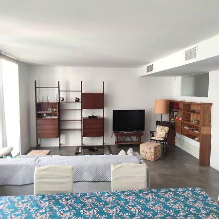 Apartment Close To The Beach With Free Parking Badalona Esterno foto