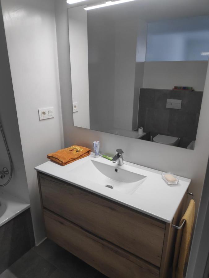 Apartment Close To The Beach With Free Parking Badalona Esterno foto