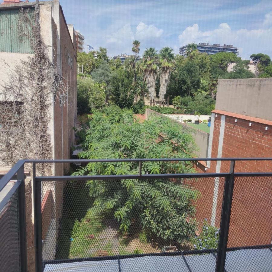 Apartment Close To The Beach With Free Parking Badalona Esterno foto