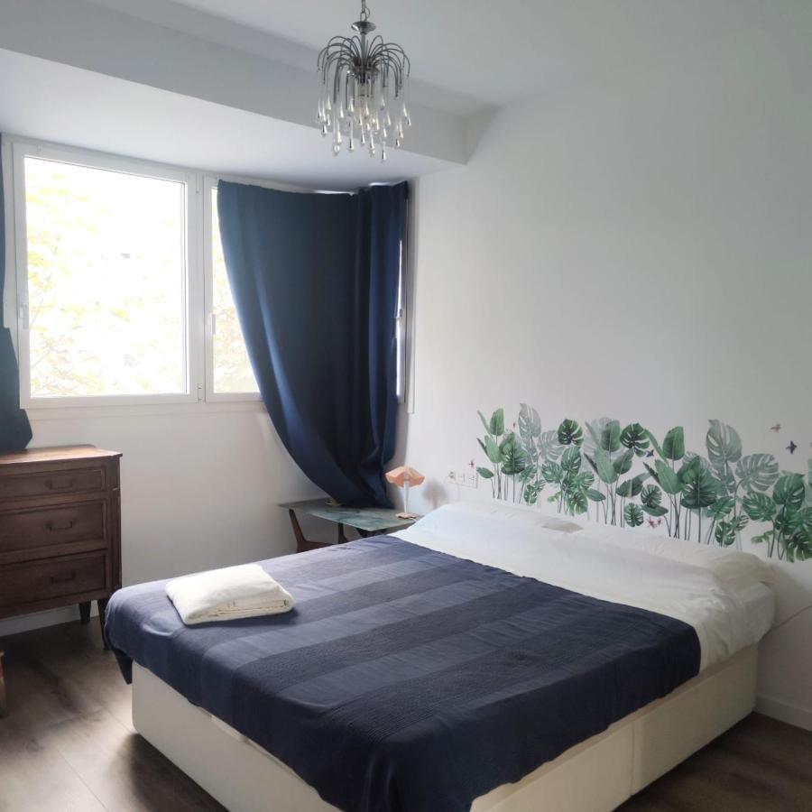 Apartment Close To The Beach With Free Parking Badalona Esterno foto