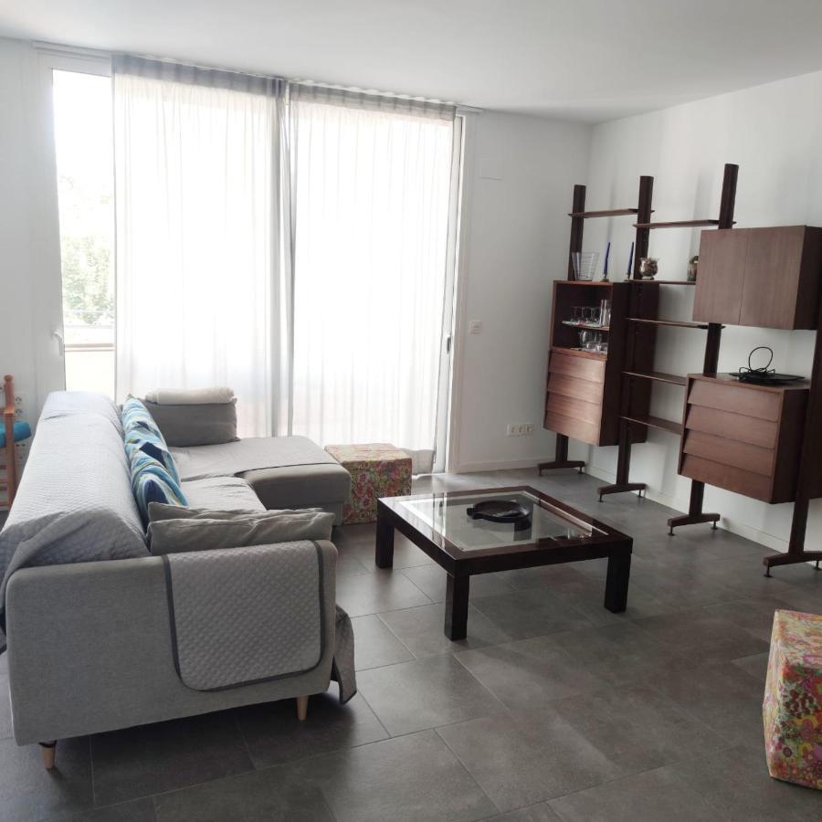 Apartment Close To The Beach With Free Parking Badalona Esterno foto